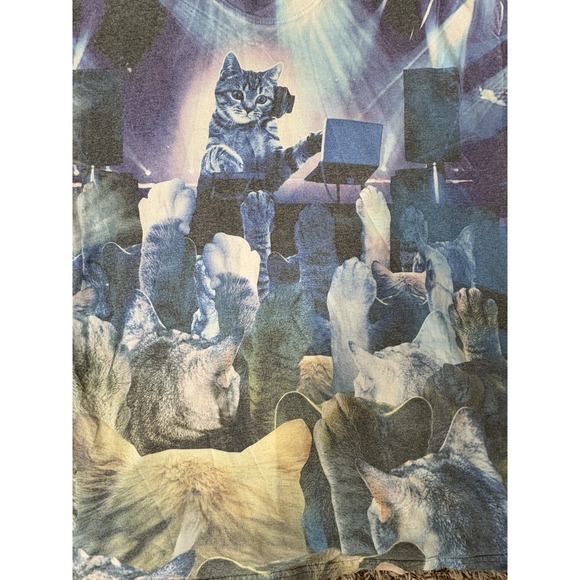Men's Gildan Cat DJ Party Graphic T-shirt Size XL Blue & Purple - Picture 2 of 3